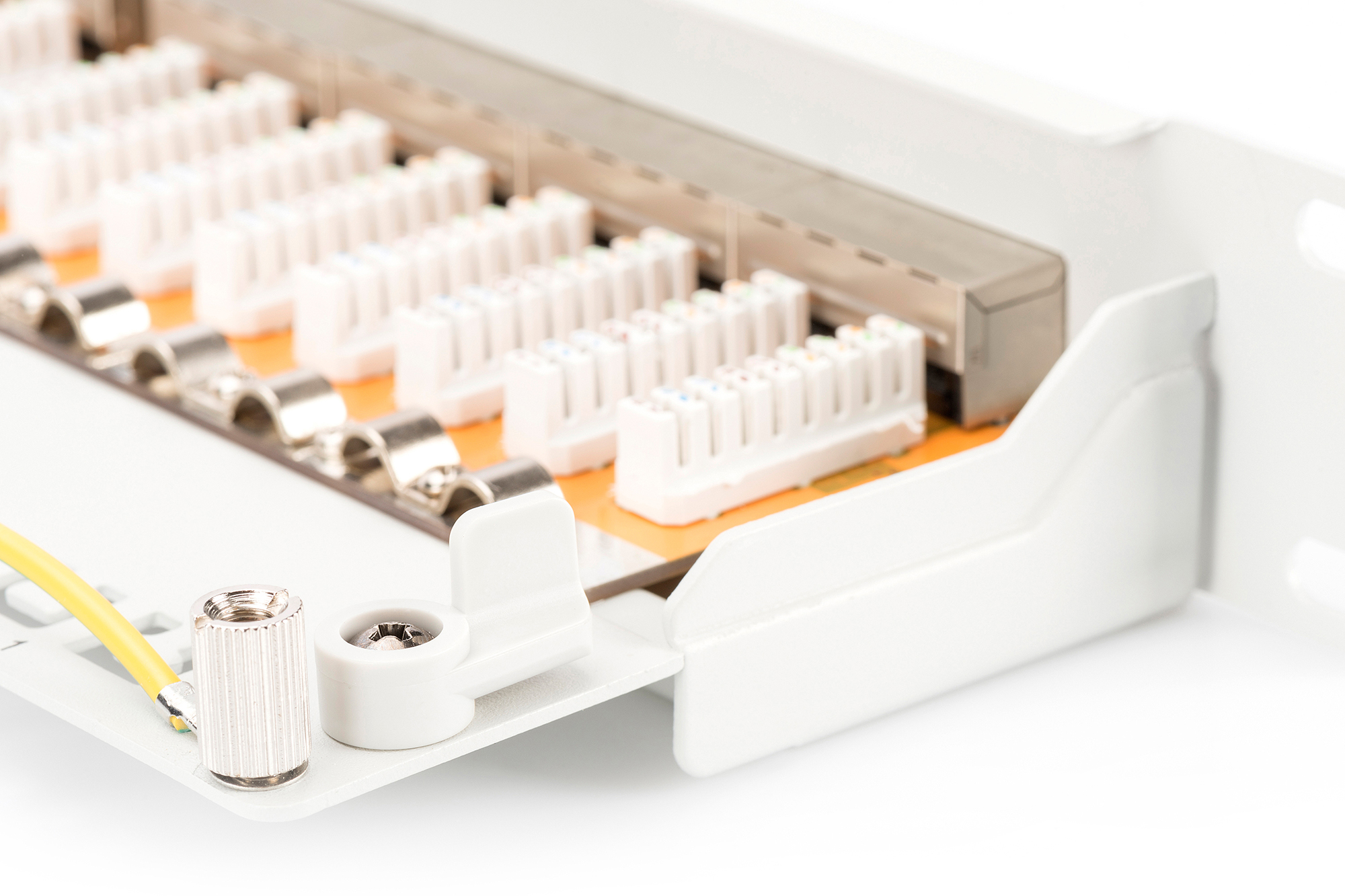 Digitus | Patch Panel | DN-91624S | White | Category: CAT 6; Ports: 24 x RJ45; Retention strength: 7.7 kg; Insertion force: 30N max | 48.2 x 4.4 x 10.9 cm - Image 5
