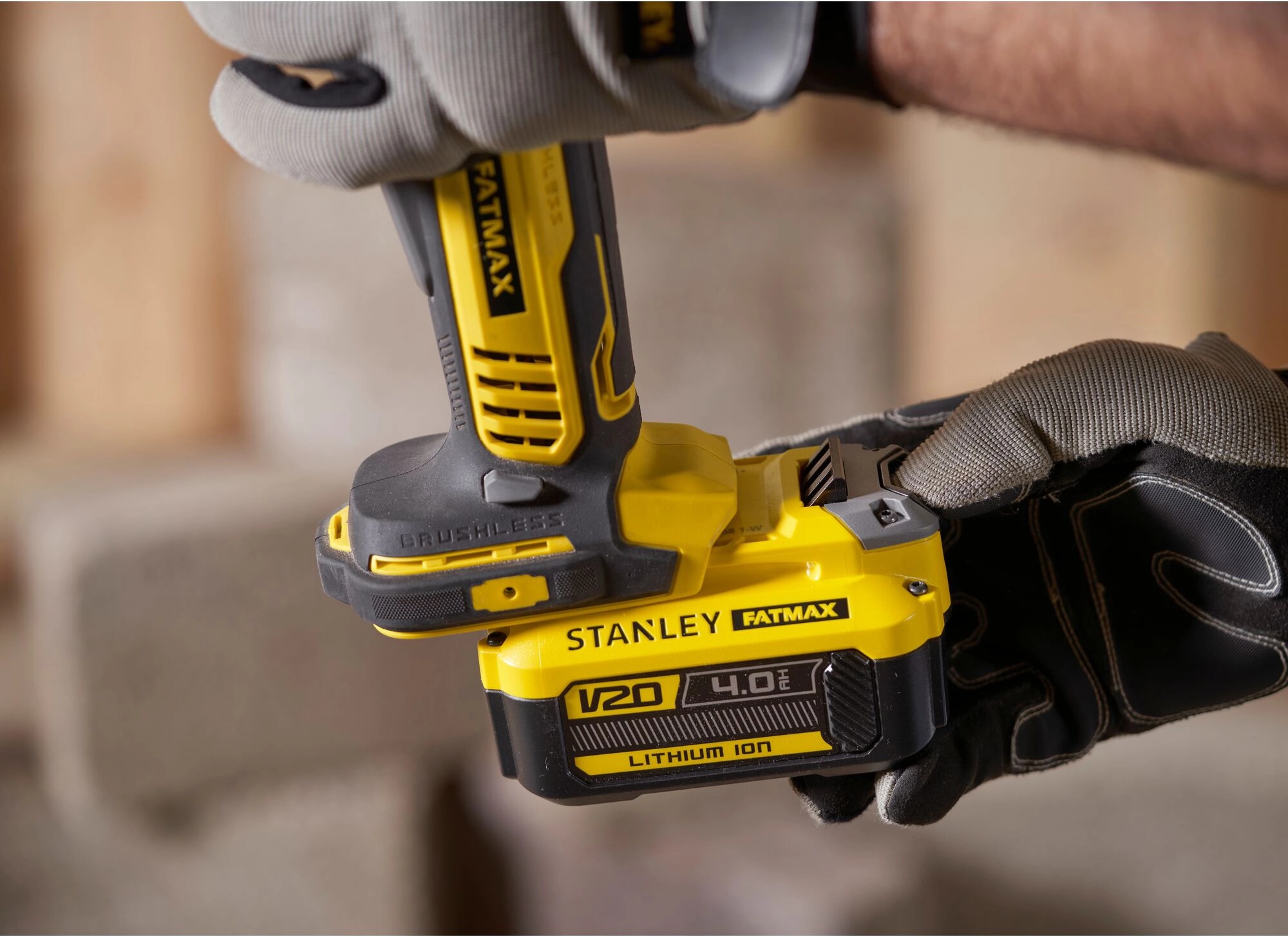 BLACK & DECKER | 18V V20 125mm Brushless Angle Grinder | SFMCG700B-XJ | 18 V | Lithium-ion technology - Image 5