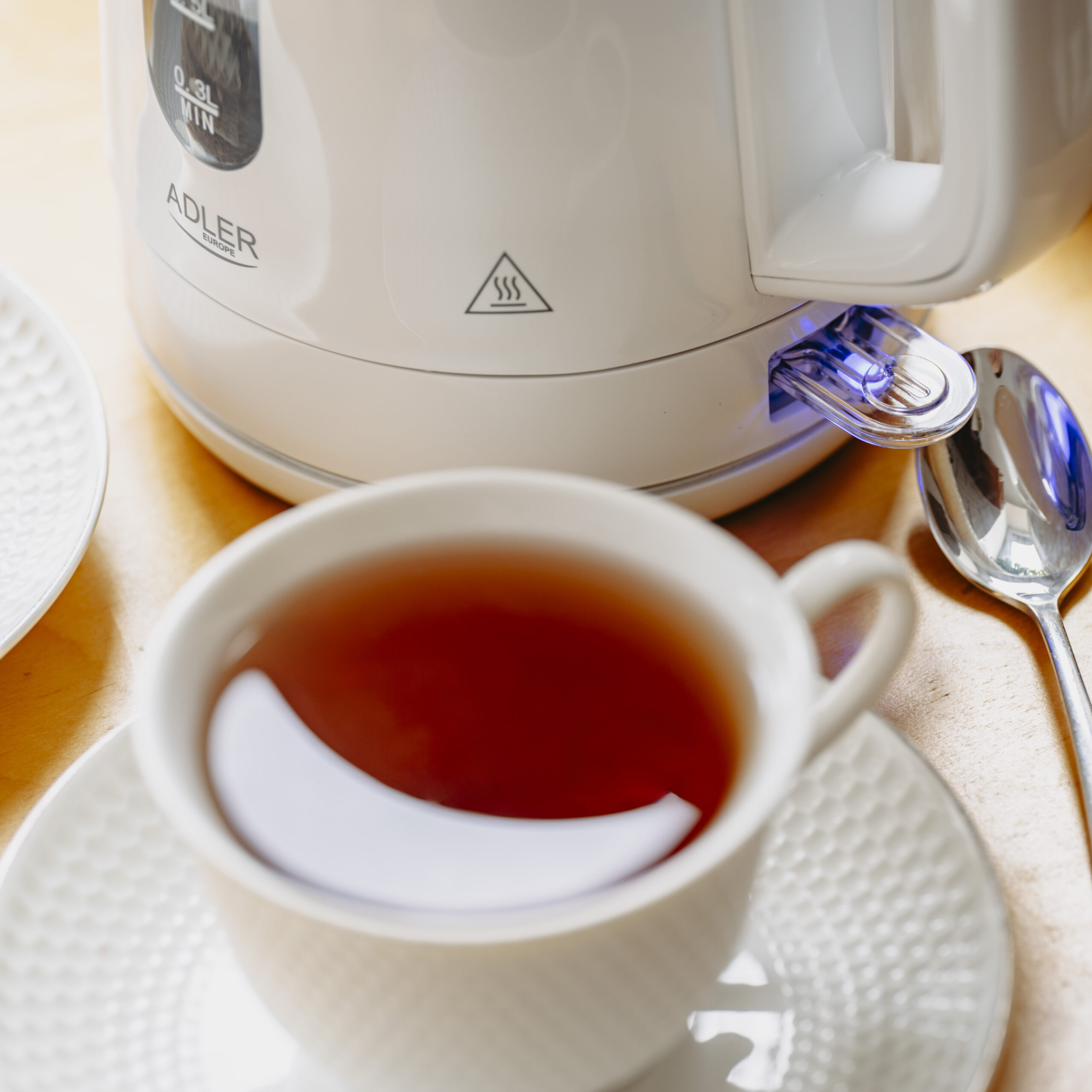 Adler Kettle | AD 1380w | Electric | 2200 W | 1 L | Polypropylene | 360° rotational base | White - Image 10