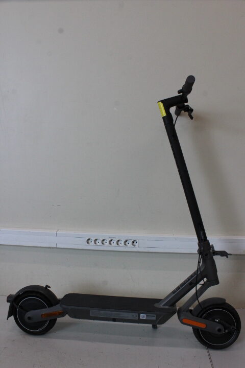 SALE OUT. Xiaomi Electric Scooter 4 Ultra EU | SALE OUT. Xiaomi Electric Scooter 4 Ultra EU | 500 W | 25 km/h | 10 " | 6 month(s) | DEMO, MISSING HEXAGON WRENCH - Image 2