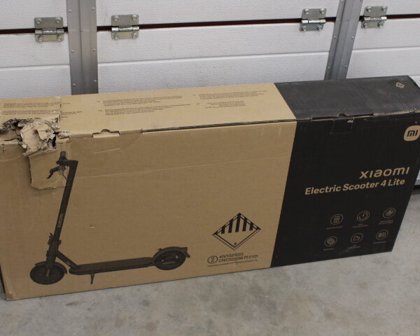 SALE OUT. Xiaomi Electric Scooter 4 Lite EU | Xiaomi Electric Scooter 4 Lite EU | 300 W | 25 km/h | 8.5 " | 3 month(s) | Black | USED, DAMAGED PACKAGING, MISSING: CHARGER AND HEXAGON WRENCH