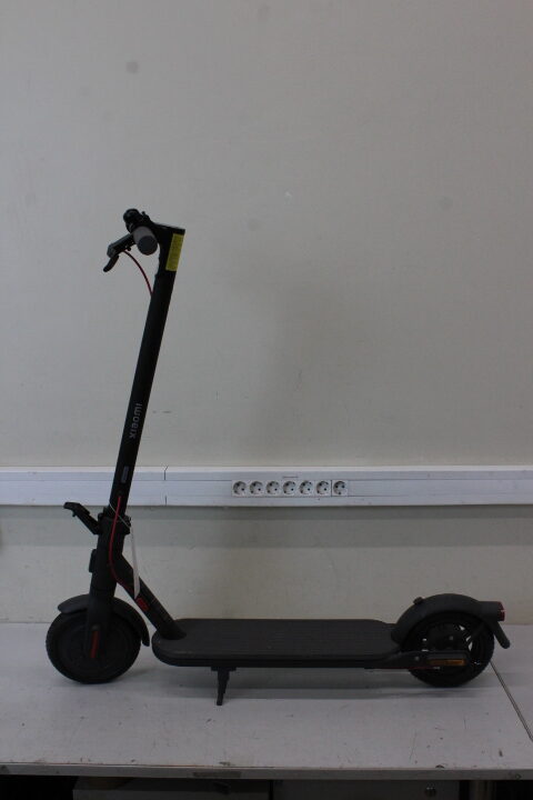 SALE OUT. Xiaomi Electric Scooter 4 Lite EU | SALE OUT. SALE OUT. Xiaomi Electric Scooter 4 Lite EU | 300 W | 25 km/h | 8.5 " | 3 month(s) | Black | USED, DAMAGED PACKAGING, MISSING: CHARGER AND HEXAGON WRENCH - Image 3