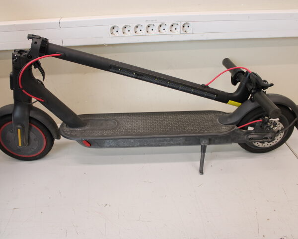 SALE OUT. Xiaomi Mi Electric Scooter Pro 2 (Black) | Xiaomi Mi Electric Scooter Pro 2 | 600 W | 25 km/h | 3 month(s) | Black | USED, SCRATCHED, DIRTY, SMALL CRACK BEHIND LEG, MISSING: CHARGER, MANUAL AND LEFT BACK REFLECTOR