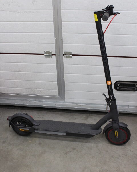 SALE OUT. Xiaomi Mi Electric Scooter Pro 2 (Black) | SALE OUT. SALE OUT. Xiaomi Mi Electric Scooter Pro 2 | 600 W | 25 km/h | 6 month(s) | Black | WITHOUT ORIGINAL PACKAGING, MISSING: ACCESSORIES AND SOME INNER PACKAGING