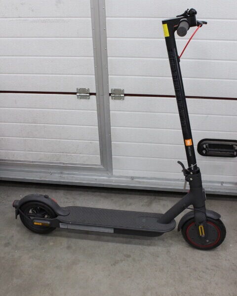 SALE OUT. Xiaomi Mi Electric Scooter Pro 2 (Black) | Xiaomi Mi Electric Scooter Pro 2 | 600 W | 25 km/h | 6 month(s) | Black | WITHOUT ORIGINAL PACKAGING, MISSING: ACCESSORIES AND SOME INNER PACKAGING
