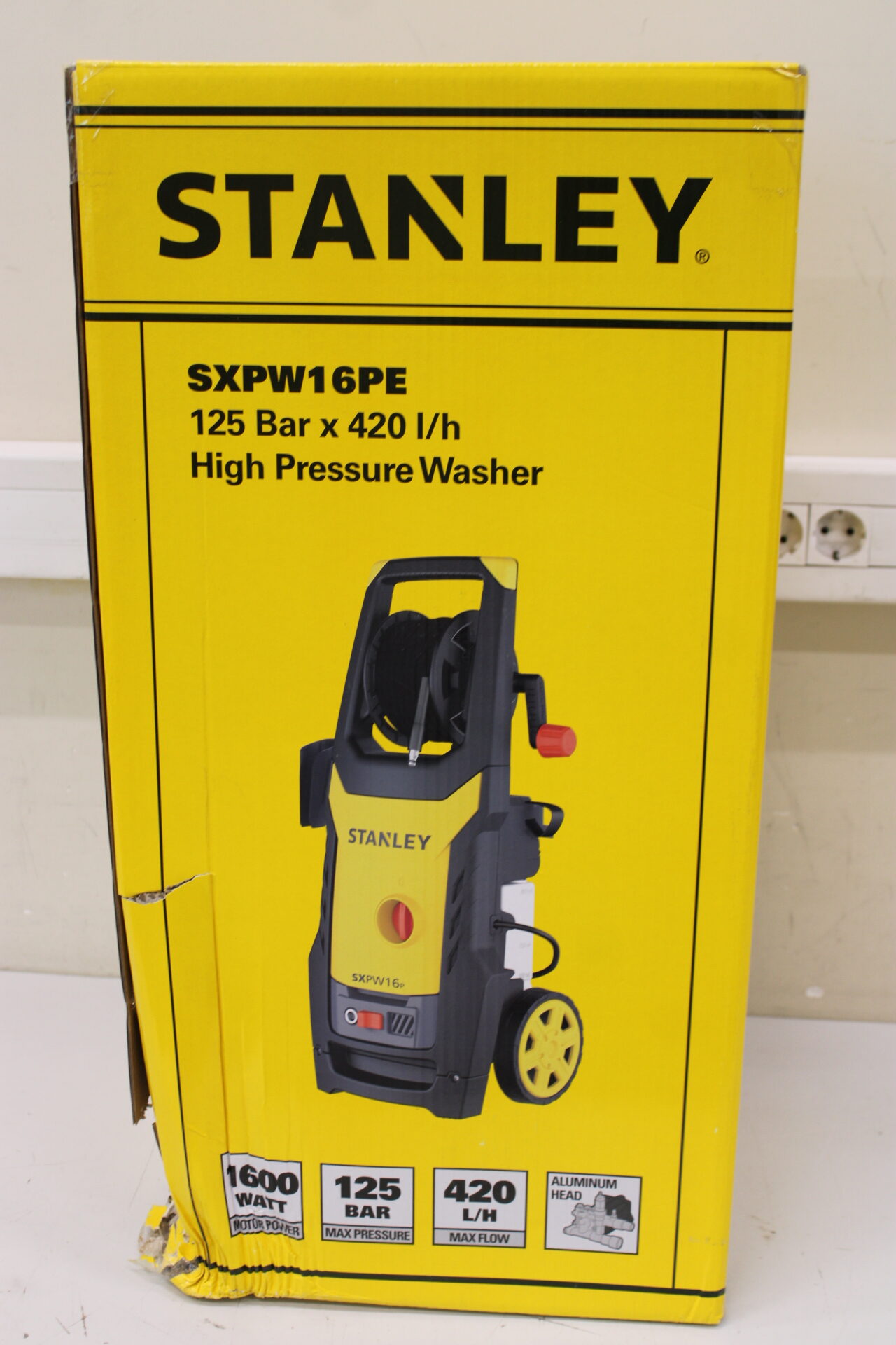 SALE OUT. Stanley Pressure Washer 1600 W | 125 bar | 420 l/h | DAMAGED PACKAGING