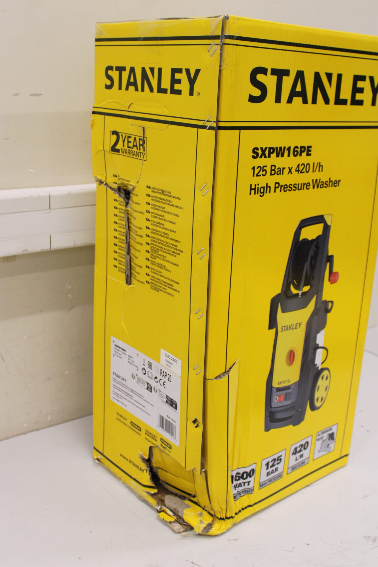 SALE OUT. Stanley Pressure Washer 1600 W | 125 bar | 420 l/h | DAMAGED PACKAGING - Image 2