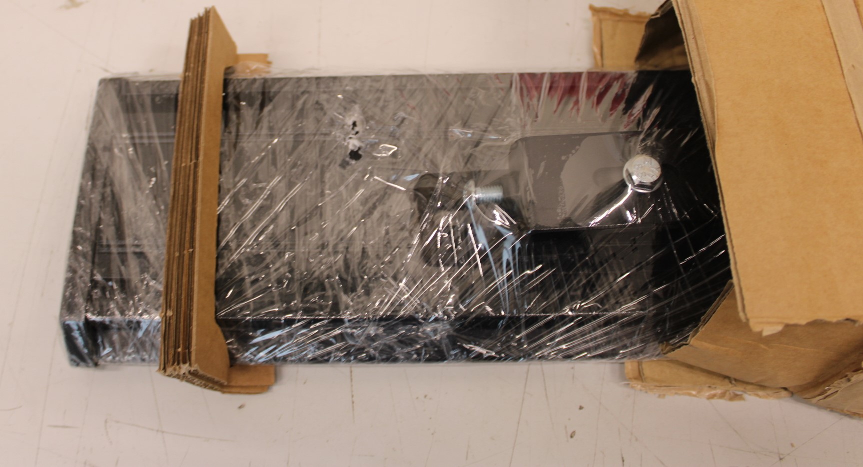 SALE OUT. EDBAK Interface Bar 2200mm | EDBAK Menu Board Mount VWMB2200 | Maximum weight (capacity) 200 kg | DAMAGED PACKAGING, SCRATCHED ON BACK | Black - Image 6
