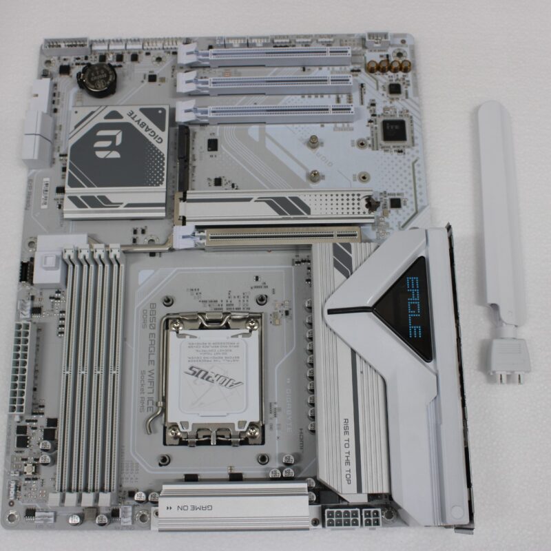 SALE OUT. Gigabyte USED, REFURBISHED, WITHOUT ACCESSORIES, ONLY BACK PANEL, AND ANTENA INCLUDED