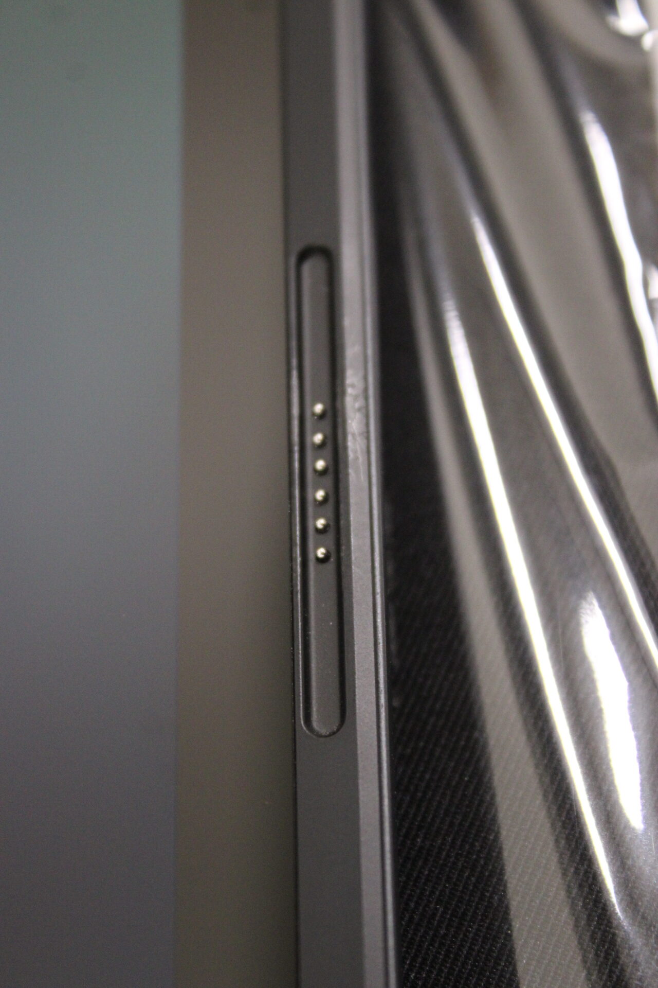 SALE OUT. Asus | Zenbook Duo UX8406MA-PZ030X | Inkwell Gray | 14 " | OLED | Touchscreen | 3K | 2880 x 1800 pixels | 120 Hz | Glossy | Intel Core Ultra 9 | 185H | 32 GB | LPDDR5X | Solid-state drive capacity 1000 GB | Intel Graphics | Windows 11 Pro | 802.11ax | Bluetooth version 5.3 | Keyboard language US international | Warranty 24 month(s) | Battery warranty 12 month(s) | DAMAGED PACKAGING, SCRATCHES NEAR KEYBOARD CONNECTOR, SCRATCH ON BOTTOM SCREEN, SCRATCHED COVER - Image 4