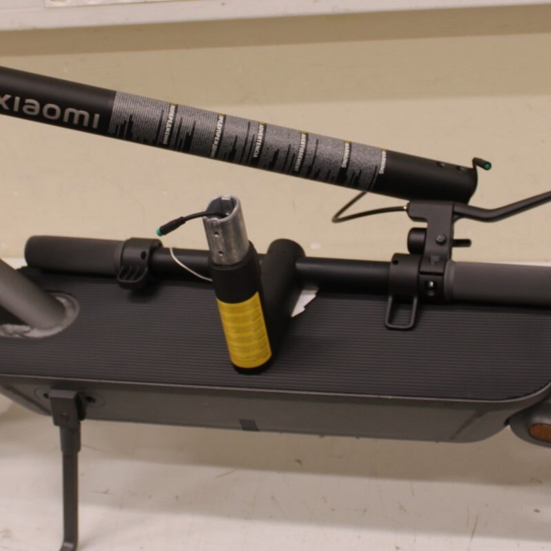 SALE OUT. | SALE OUT. SALE OUT. Xiaomi Electric Scooter 4 Ultra EU | 500 W | 25 km/h | 10 " | 22 month(s) | DAMAGED PACKAGING - Image 2