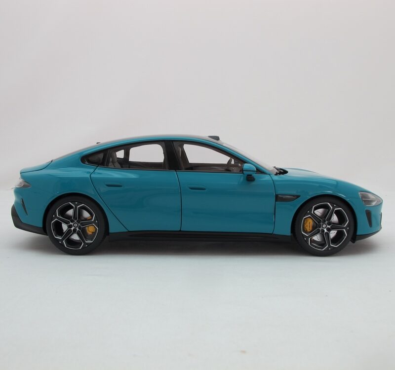 Xiaomi SU7 1:18 Die-cast Model Car | Aqua Blue | Zinc alloy, ABS, SAN and PVC - Image 4