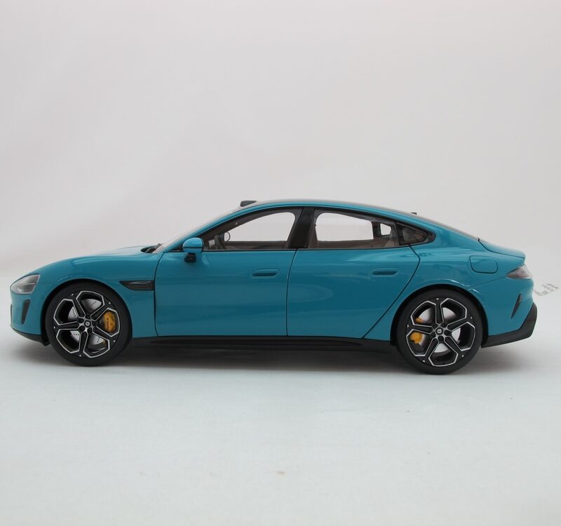 Xiaomi SU7 1:18 Die-cast Model Car | Aqua Blue | Zinc alloy, ABS, SAN and PVC - Image 6