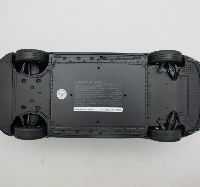 Xiaomi SU7 1:18 Die-cast Model Car | Aqua Blue | Zinc alloy, ABS, SAN and PVC - Image 7