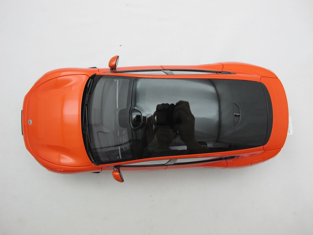 Xiaomi SU7 1:18 Die-cast Model Car | Lava Orange | Zinc alloy, ABS, SAN and PVC - Image 2