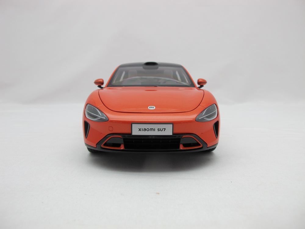 Xiaomi SU7 1:18 Die-cast Model Car | Lava Orange | Zinc alloy, ABS, SAN and PVC - Image 3