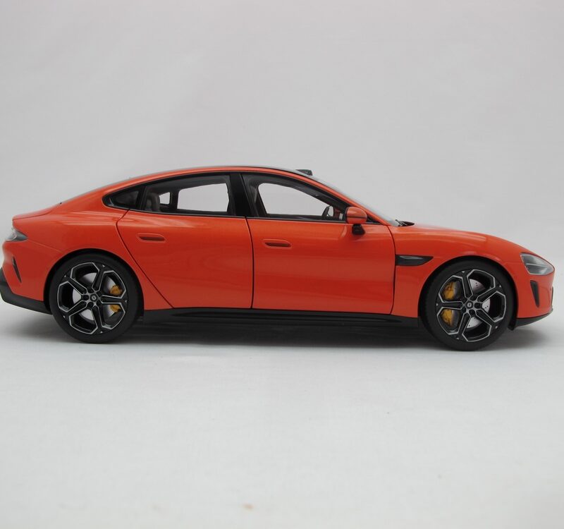 Xiaomi SU7 1:18 Die-cast Model Car | Lava Orange | Zinc alloy, ABS, SAN and PVC - Image 4