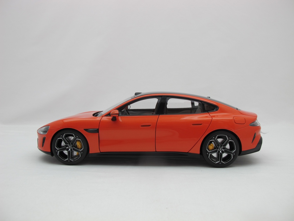 Xiaomi SU7 1:18 Die-cast Model Car | Lava Orange | Zinc alloy, ABS, SAN and PVC - Image 6