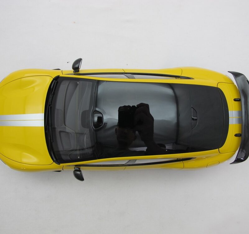 Xiaomi SU7 Ultra 1:18 Die-cast Model Car | Lightning Yellow | Zinc alloy, ABS, SAN, PVC - Image 2