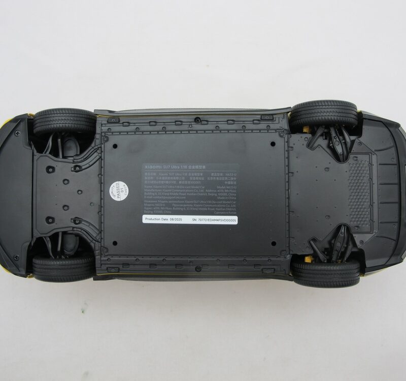Xiaomi SU7 Ultra 1:18 Die-cast Model Car | Lightning Yellow | Zinc alloy, ABS, SAN, PVC - Image 7