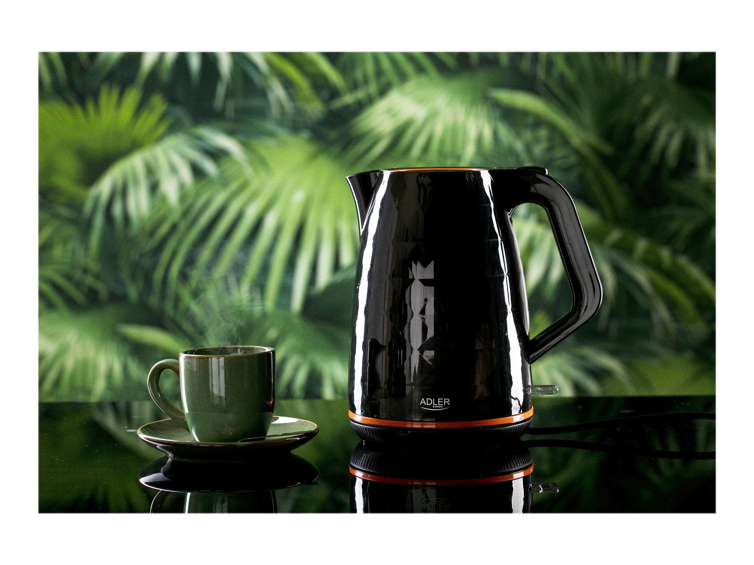 Adler | Kettle | AD 1277 | Standard | 2200 W | 1.7 L | Plastic | 360° rotational base | Black - Image 5
