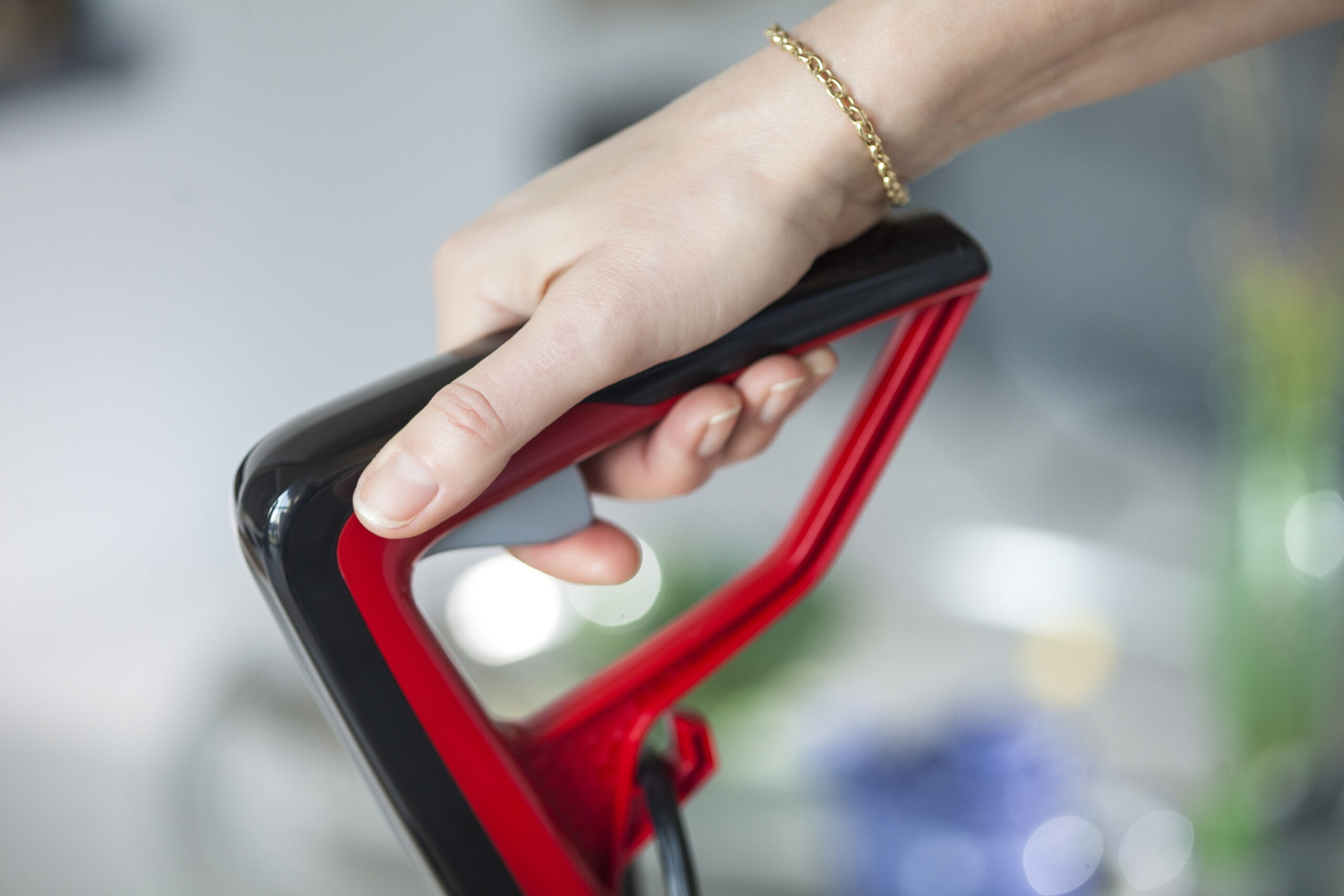 Bissell | Carpet Cleaner | ProHeat 2x Revolution | Corded operating | Handstick | Washing function | 800 W | Red/Titanium | Warranty 24 month(s) - Image 5