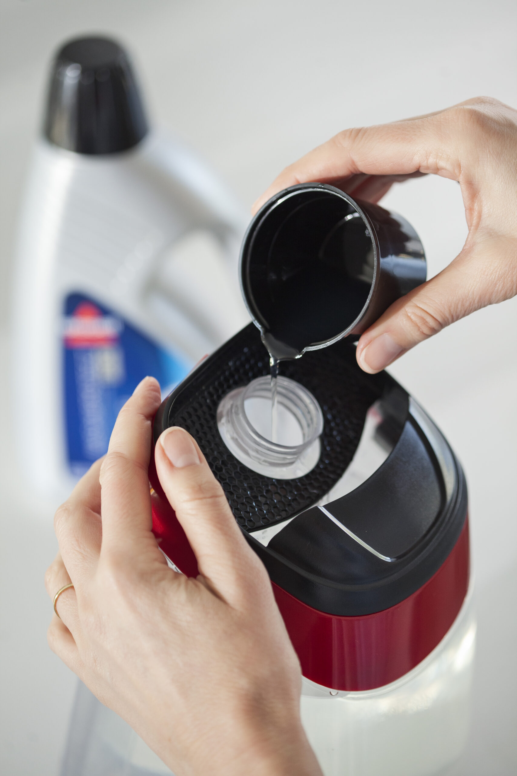 Bissell | Carpet Cleaner | ProHeat 2x Revolution | Corded operating | Handstick | Washing function | 800 W | Red/Titanium | Warranty 24 month(s) - Image 15