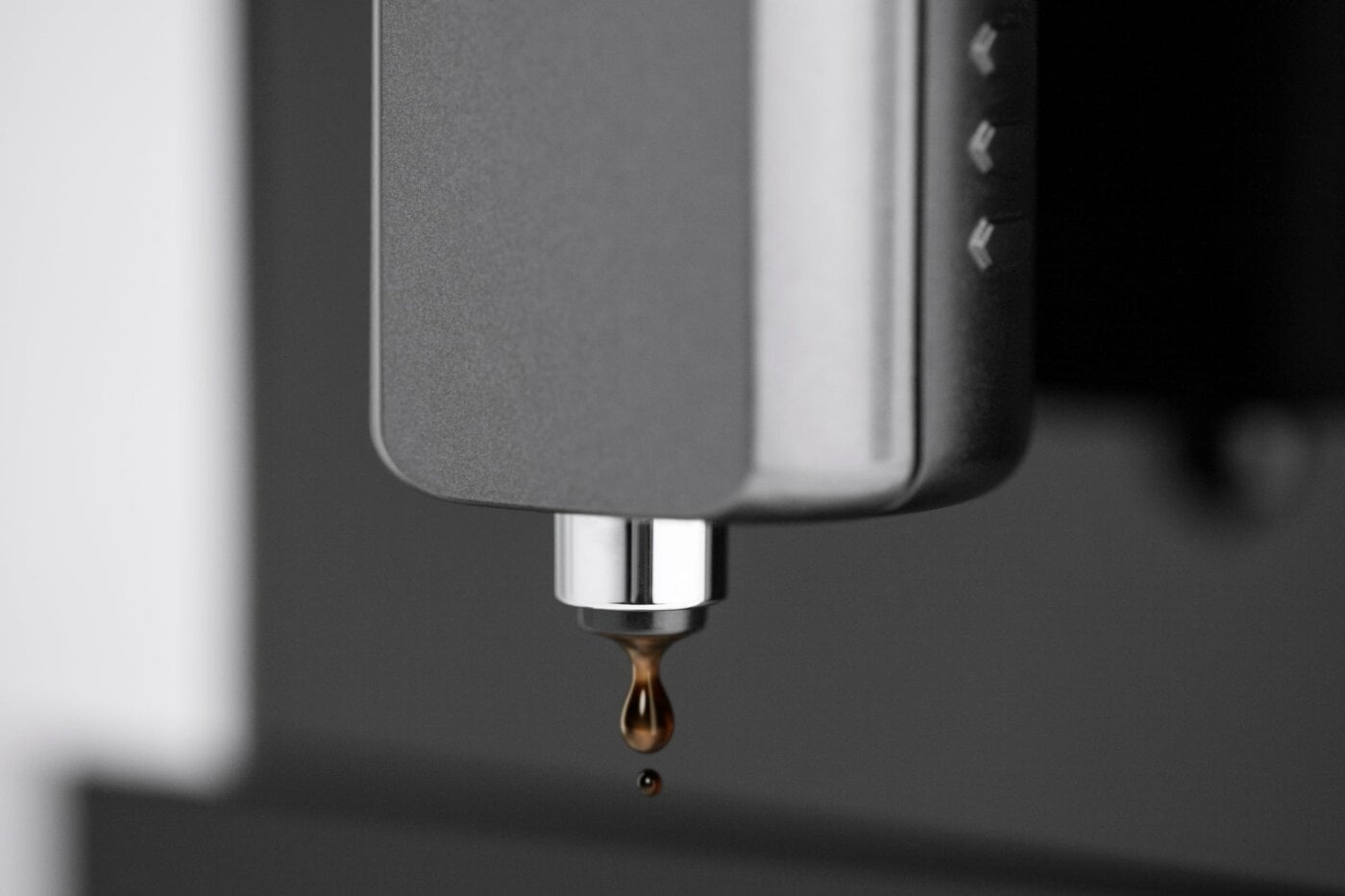 Caso | Coffee Machine | Café Crema Touch | Pump pressure 19 bar | Built-in milk frother | Automatic | 1470 W | Black/Stainless steel - Image 4