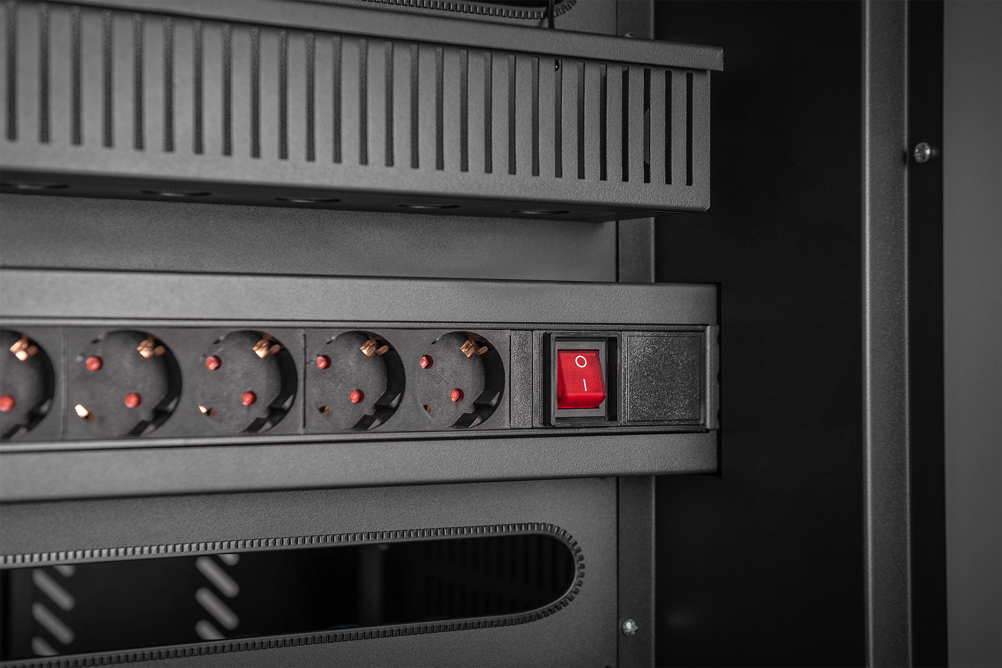 Digitus | Black | Charging Trolley 30 Notebooks / Tablets up to 16" | Pressure lock system with swiveling lever handle on the front and back door, lockable; Safety plug socket with switch on the side - Image 11