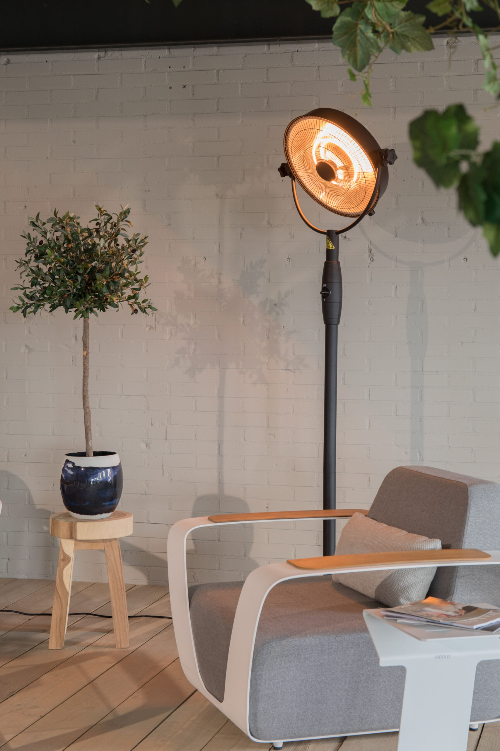 SUNRED | Heater | RSS16, Retro Bright Standing | Infrared | 2100 W | Black | IP54 - Image 6