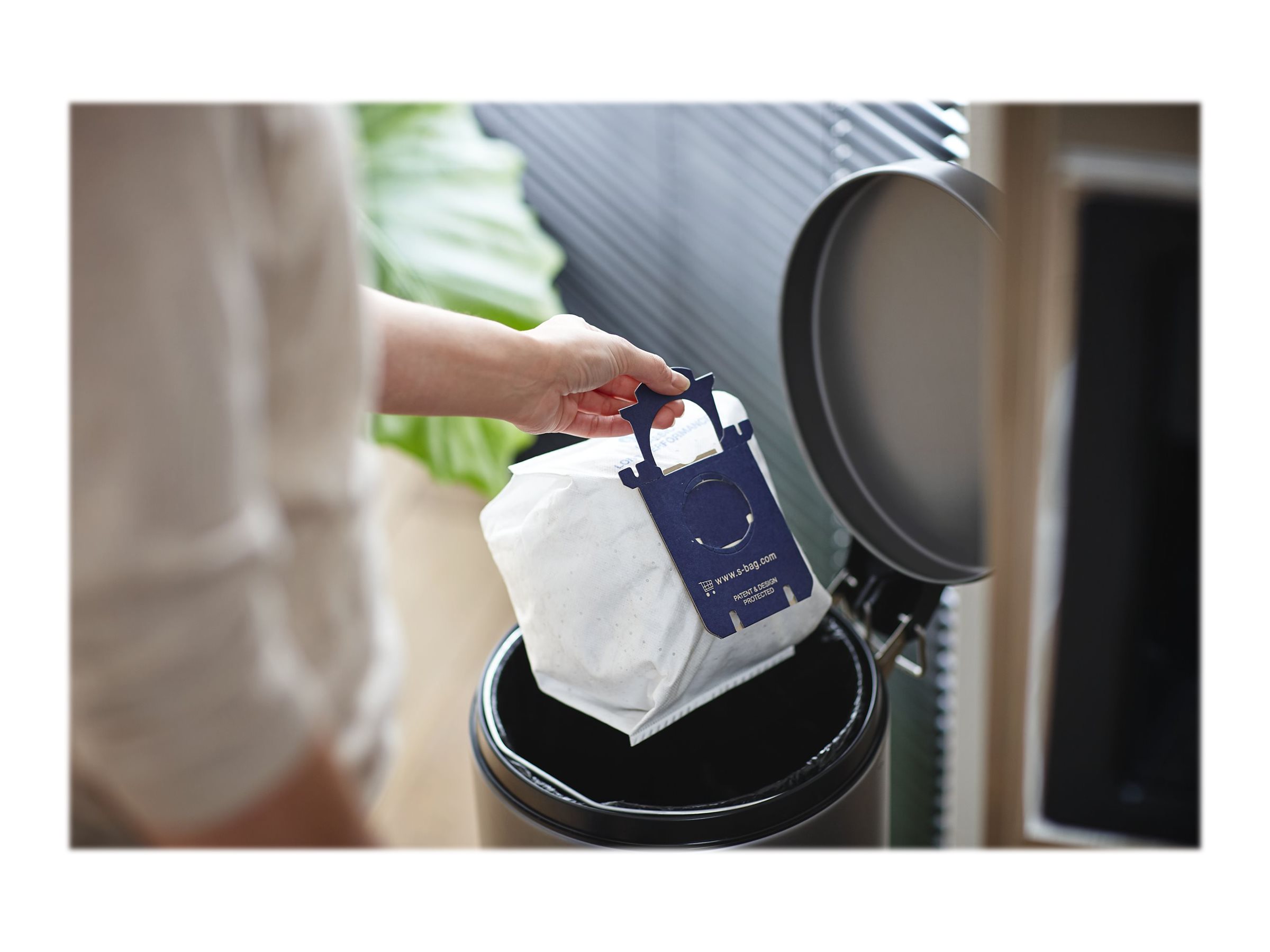 Philips | Vacuum cleaner | FC8243/09 | Bagged | Power 900 W | Dust capacity 3 L | Red/Black - Image 14