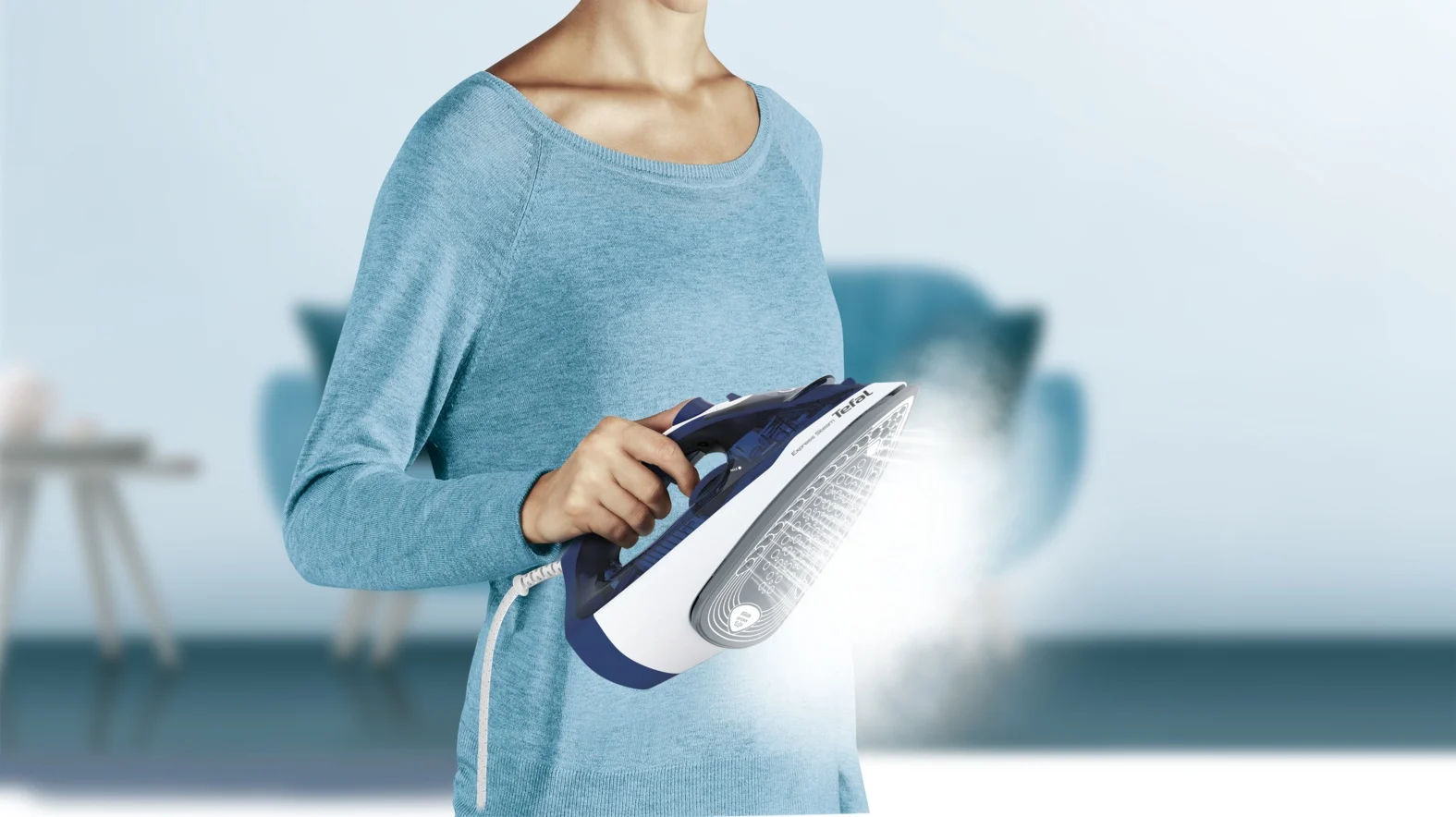 TEFAL | FV2838E0 | Steam Iron | 2400 W | Water tank capacity 270 ml | Continuous steam 40 g/min | Blue/White - Image 2