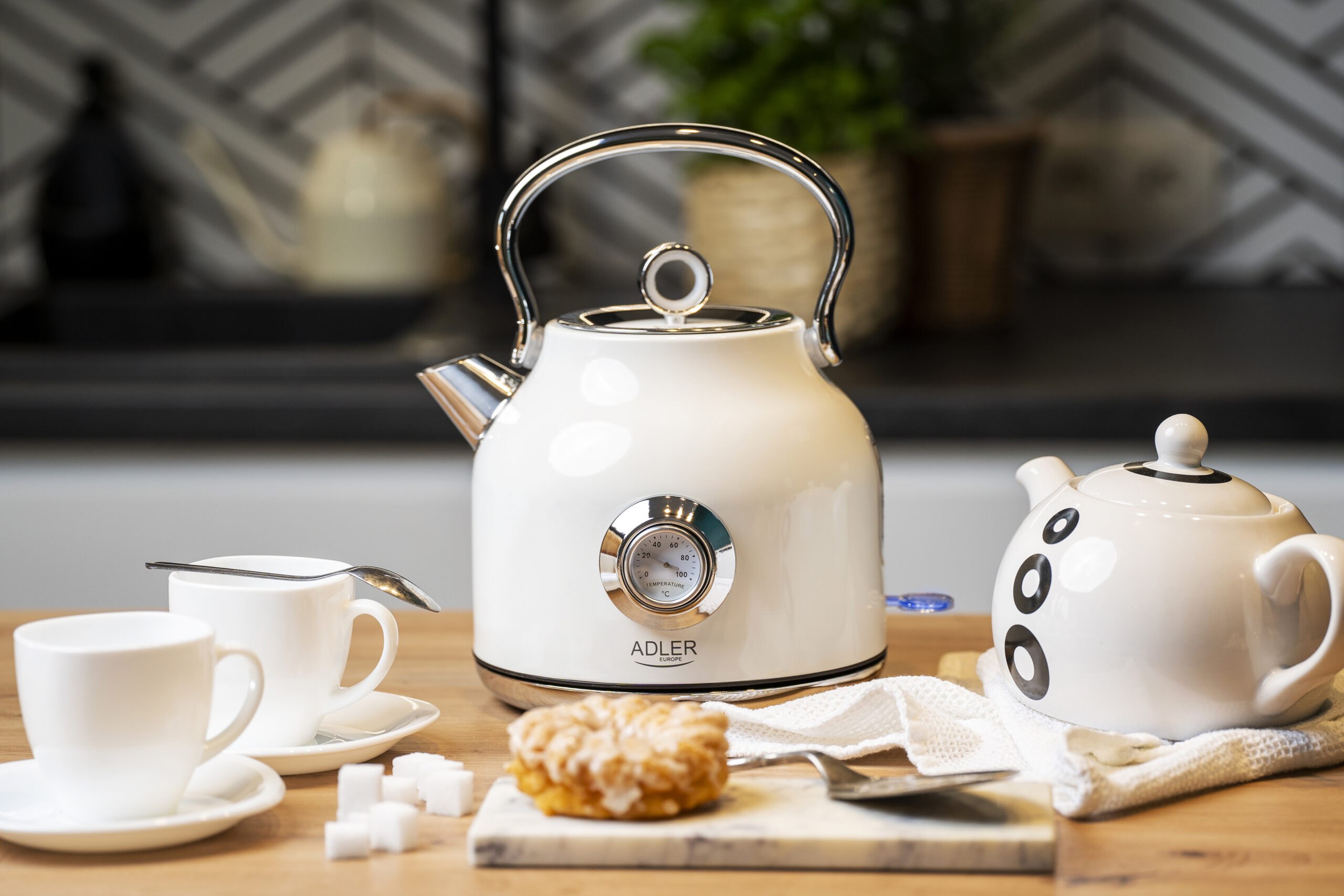 Adler | Kettle with a Thermomete | AD 1346w | Electric | 2200 W | 1.7 L | Stainless steel | 360° rotational base | White - Image 8
