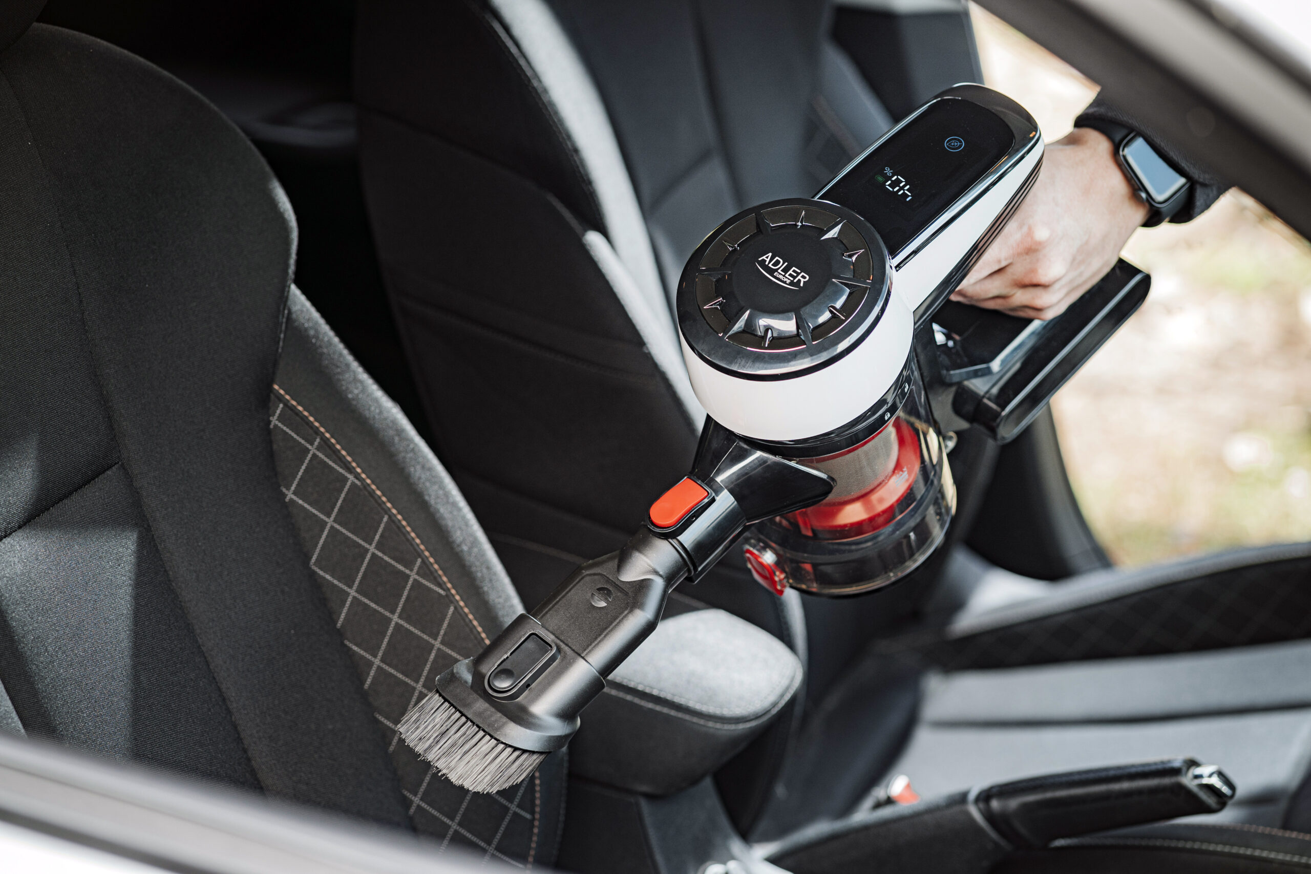 Adler | Vacuum Cleaner | AD 7048 | Cordless operating | Handstick/Handheld | 350 W | Operating time (max) 30 min | Black/Red/White | Warranty 24 month(s) - Image 5