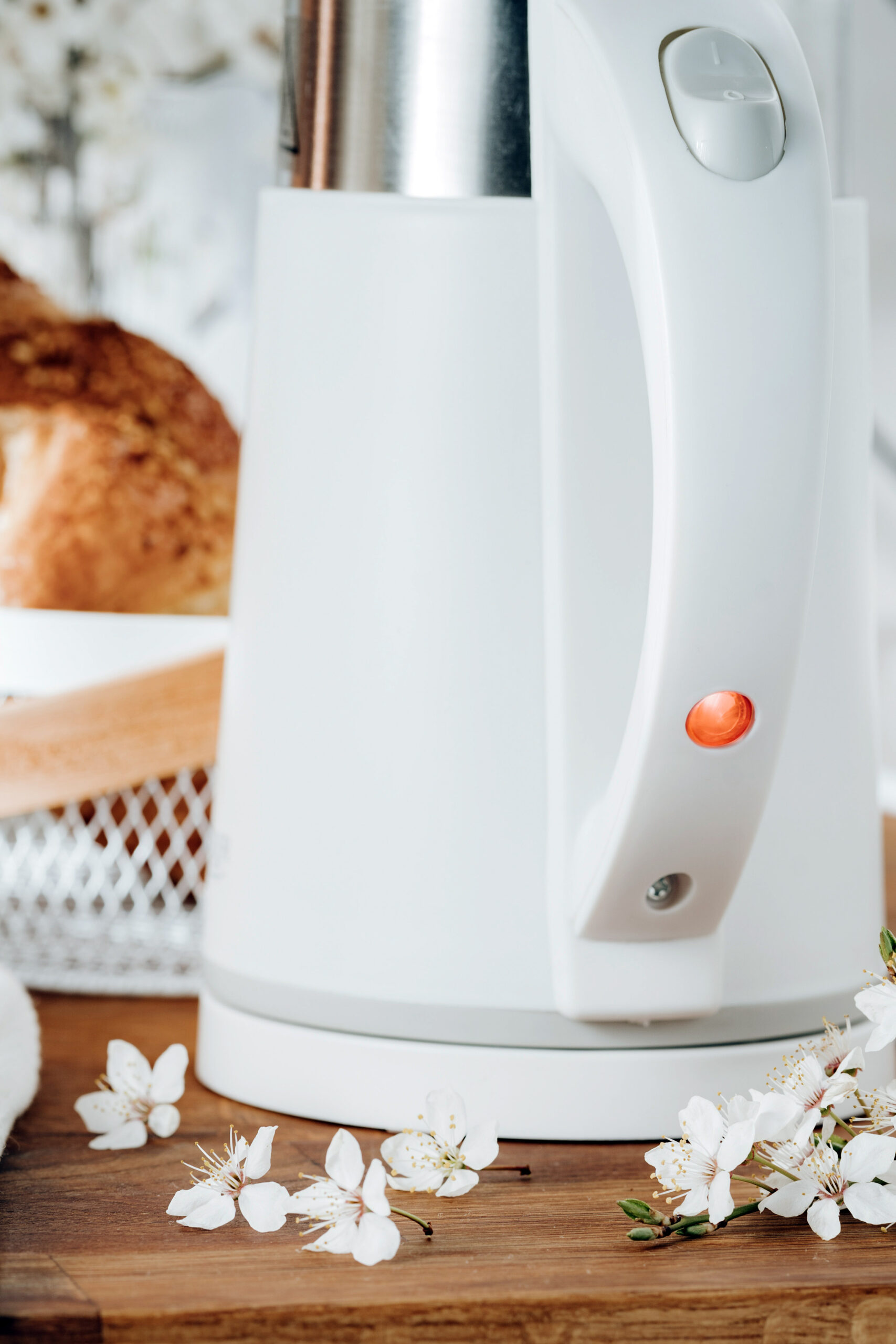 Adler | Kettle | AD 1372 | Electric | 800 W | 0.6 L | Plastic/Stainless steel | 360° rotational base | White - Image 11