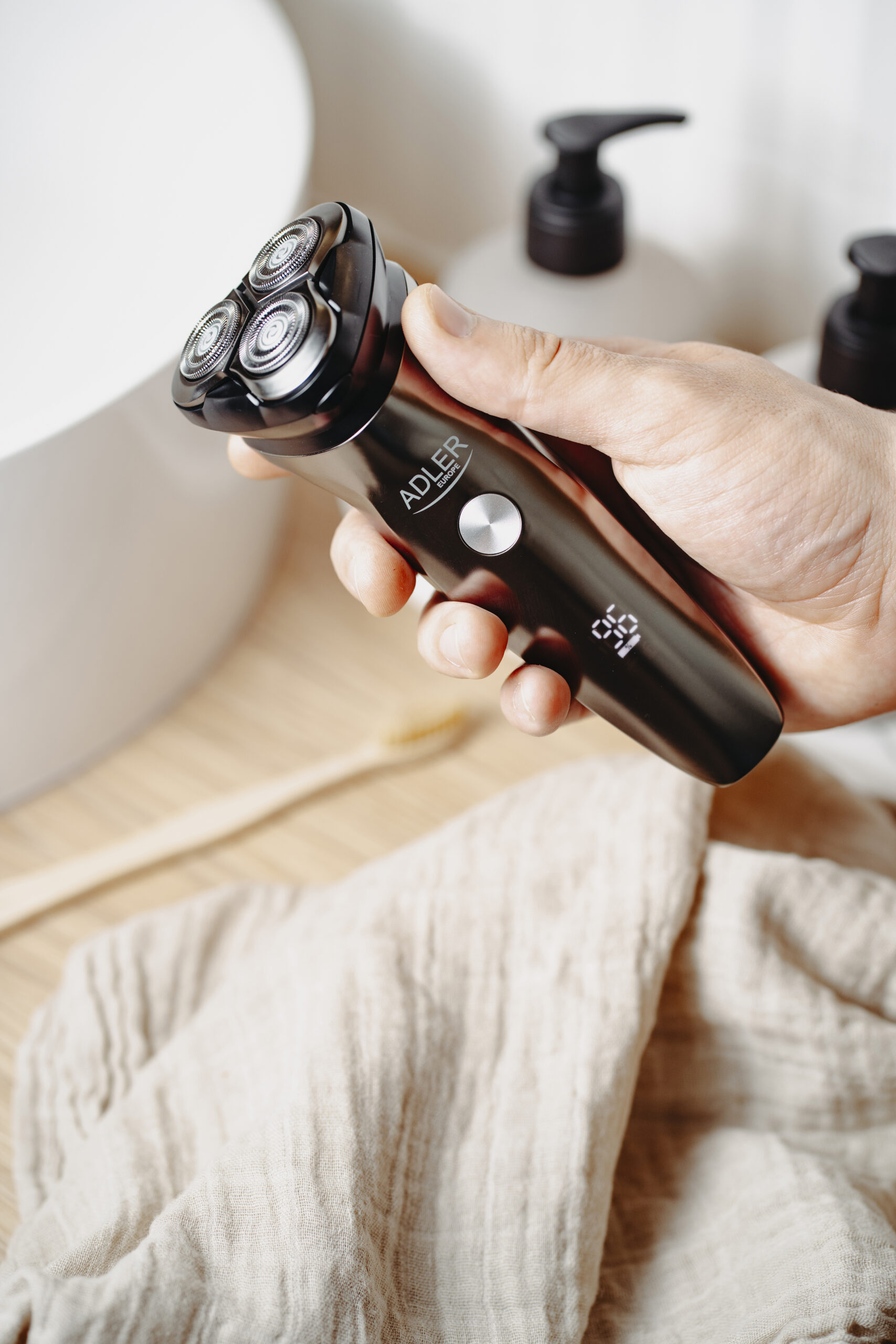 Adler | Electric Shaver with Beard Trimmer | AD 2945 | Operating time (max) 60 min | Wet & Dry - Image 10