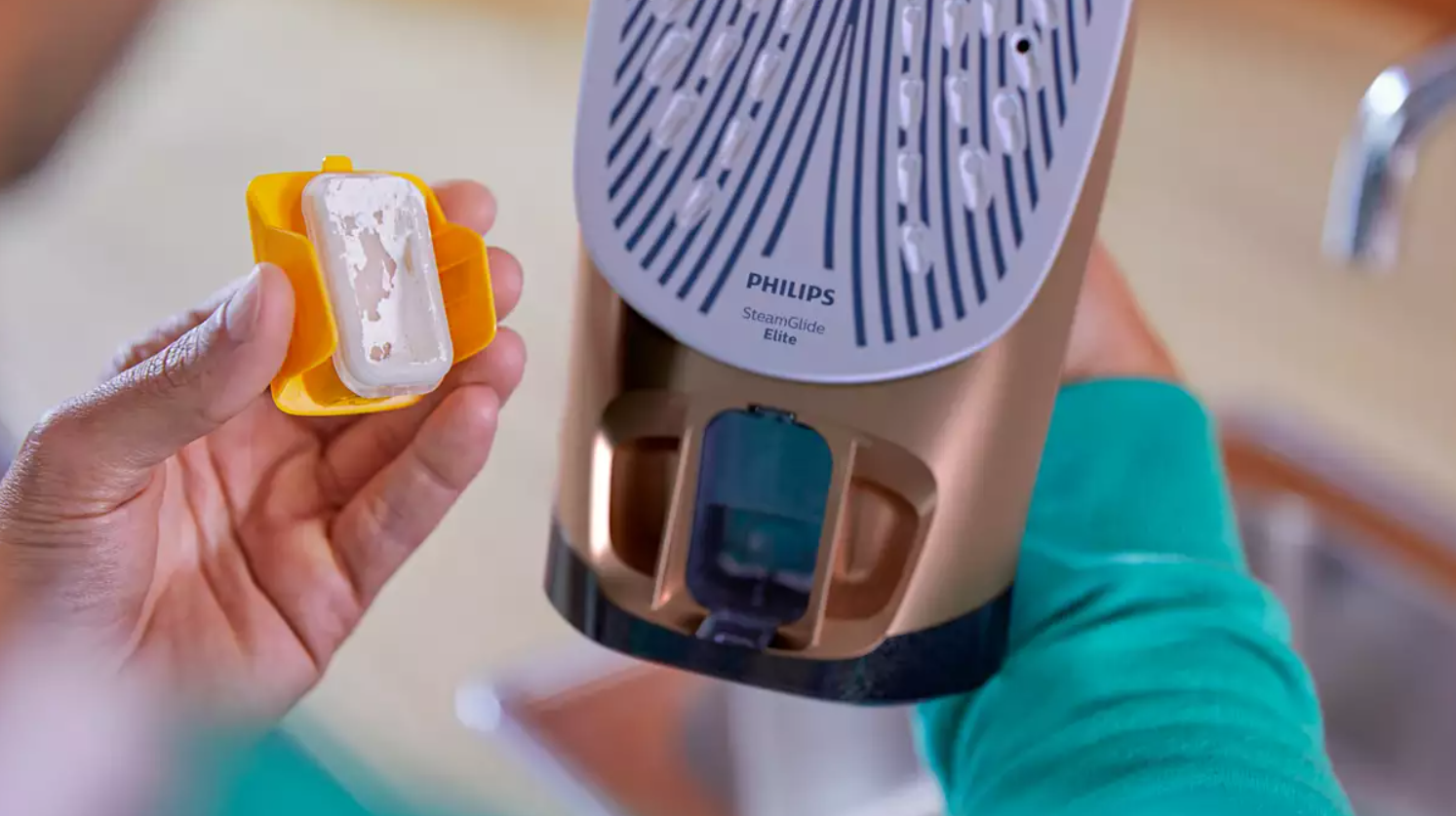 Philips | DST7510/80 | Steam Iron | 3200 W | Water tank capacity 300 ml | Continuous steam 55 g/min | Steam boost performance 260 g/min | Blue/Gold - Image 3