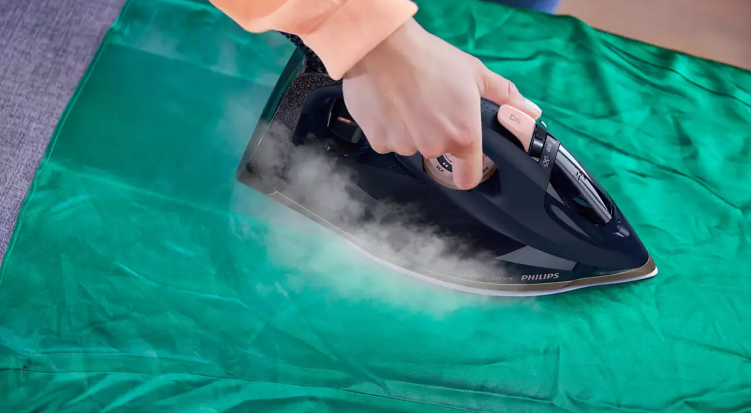 Philips | DST7510/80 | Steam Iron | 3200 W | Water tank capacity 300 ml | Continuous steam 55 g/min | Steam boost performance 260 g/min | Blue/Gold - Image 6