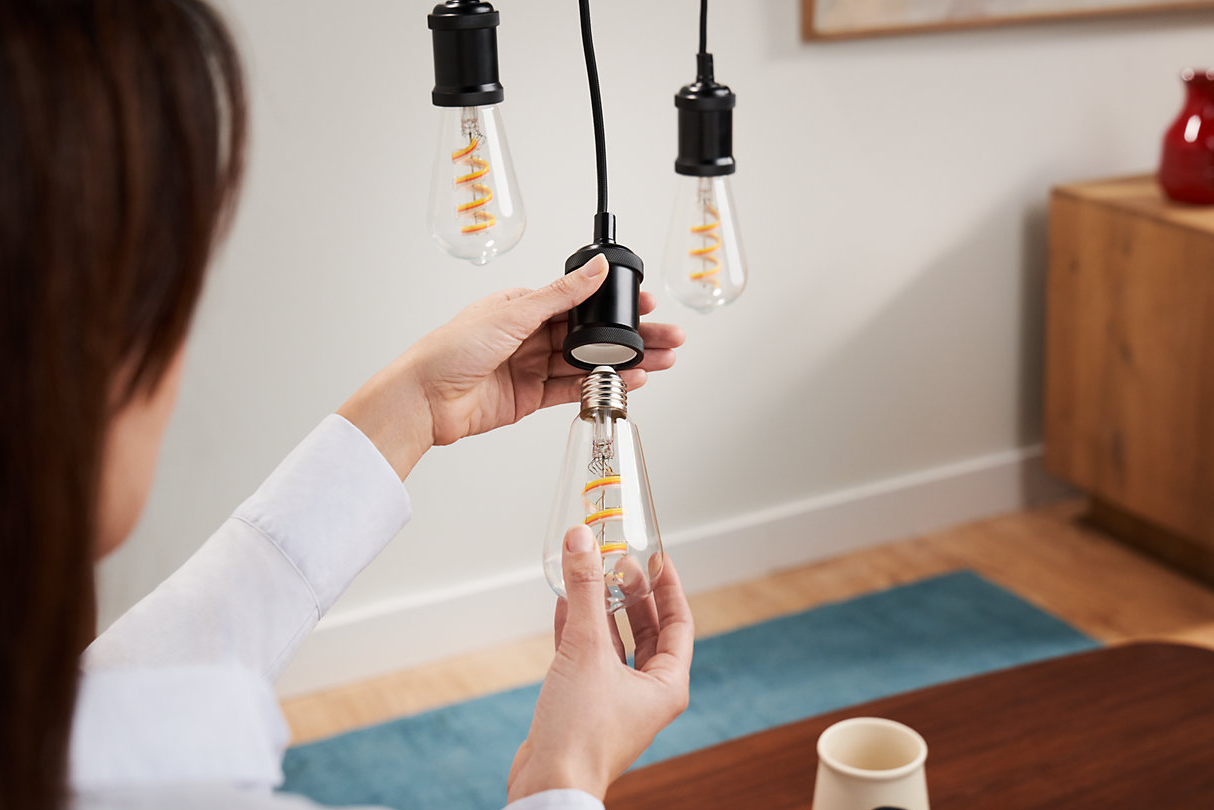 Philips Smart WiFi Filament Clear ST64 RGB | E27 | 6.3 W | Full colour - Image 3