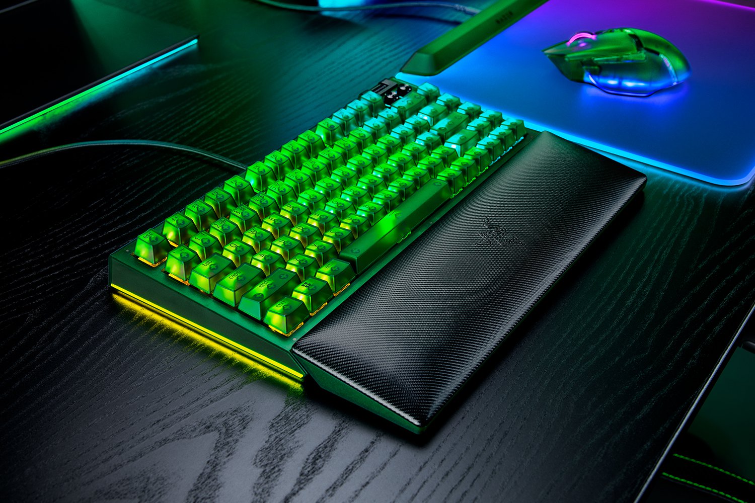 Razer | BlackWidow V4 75% | Mechanical Gaming Keyboard | Wired | US | Chroma RGB | Phantom Green Edition | Mechanical Switches - Image 7