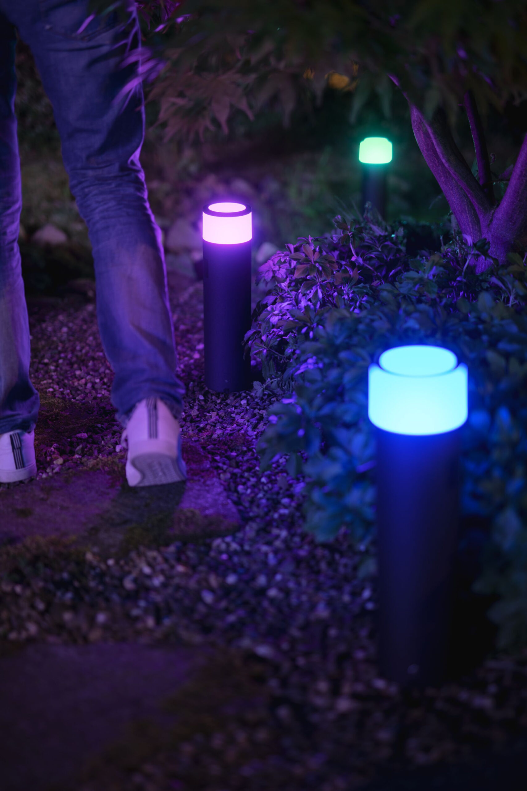 Philips Hue WCA Calla Outdoor Large Bollard, Black | 8 W | 2000-6500 Hue White Colour Ambiance - Image 9