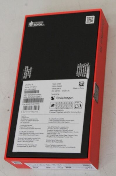 SALE OUT. OnePlus 15 (Infinite Black) DS 6.78" LTPO AMOLED 1272x2800/4.6GHz&3.62GHz/256GB/12GB RAM/Android 16/WiFi,BT,5G | OnePlus | UNPCKED, SC RTACHES ON PROTECTIV SCREEN GLASS