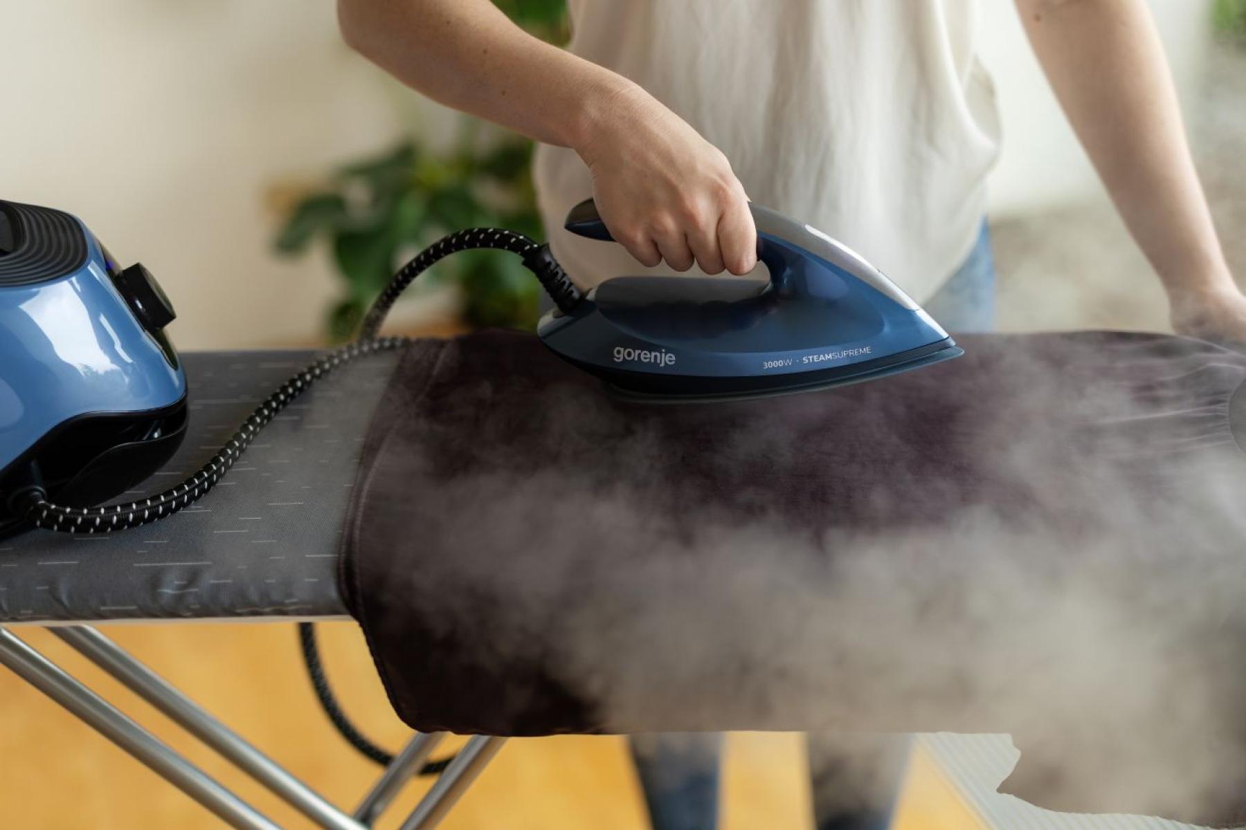 Gorenje Steam Generator Iron | SGD3000BBK | 3000 W | 8 bar | 1.5 L | Auto power off | Vertical steam function | Calc-clean function | Blue/Black - Image 7