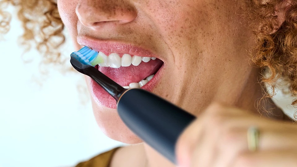 Philips | Replacement brush heads | HX9044/88 Sonicare Premium Plaque Defence | Heads | For adults | Number of brush heads included 4 | Black - Image 4