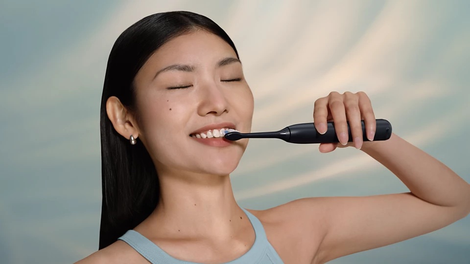 Philips | Rechargeable Sonic Electric Toothbrush | HX7101/01 Sonicare Series 5300 | Rechargeable | For adults | Number of brush heads included 1 | Number of teeth brushing modes 1 | Black - Image 4