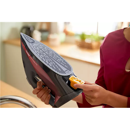 Philips | DST7022/40 | Steam Iron | 2800 W | Water tank capacity 0.3 ml | Continuous steam 50 g/min | Steam boost performance 250 g/min | Red/Black - Image 5