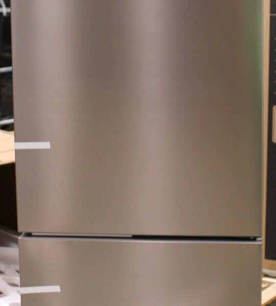 SALE OUT. Midea MDRB548MME46 Refrigerator, E, Freestanding, Combi, Height 186 cm, Fridge net 271L, Freezer net 130L, Grey | Midea Refrigerator | MDRB548MME46 | Energy efficiency class E | Free standing | Combi | Height 186 cm | No Frost system | Fridge net capacity 271 L | Freezer net capacity 130 L | 35 dB | Grey | DAMAGED PACKAGING, DENT ON THE LEFT SIDE