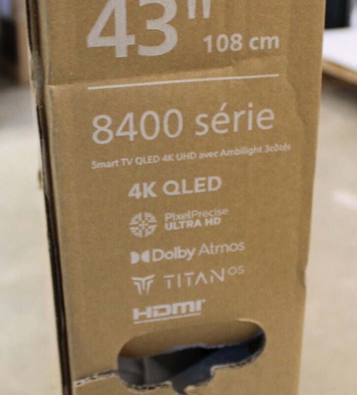 SALE OUT. Philips 43PUS8450/12 43" (108cm) 4K QLED Ambilight TV | Philips 4K QLED Ambilight TV | 43PUS8450/12 | 43 | Smart TV | TITAN OS | UHD | Black | DAMAGED PACKAGING - Image 3