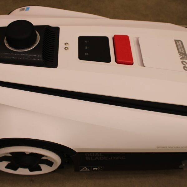 SALE OUT. | Ecovacs Lawn Mower | GOAT A1600 LiDAR PRO | 3000 Ah | White | ITEM USED, DIRTY, SCRATCHED. CRACKED PART BODY