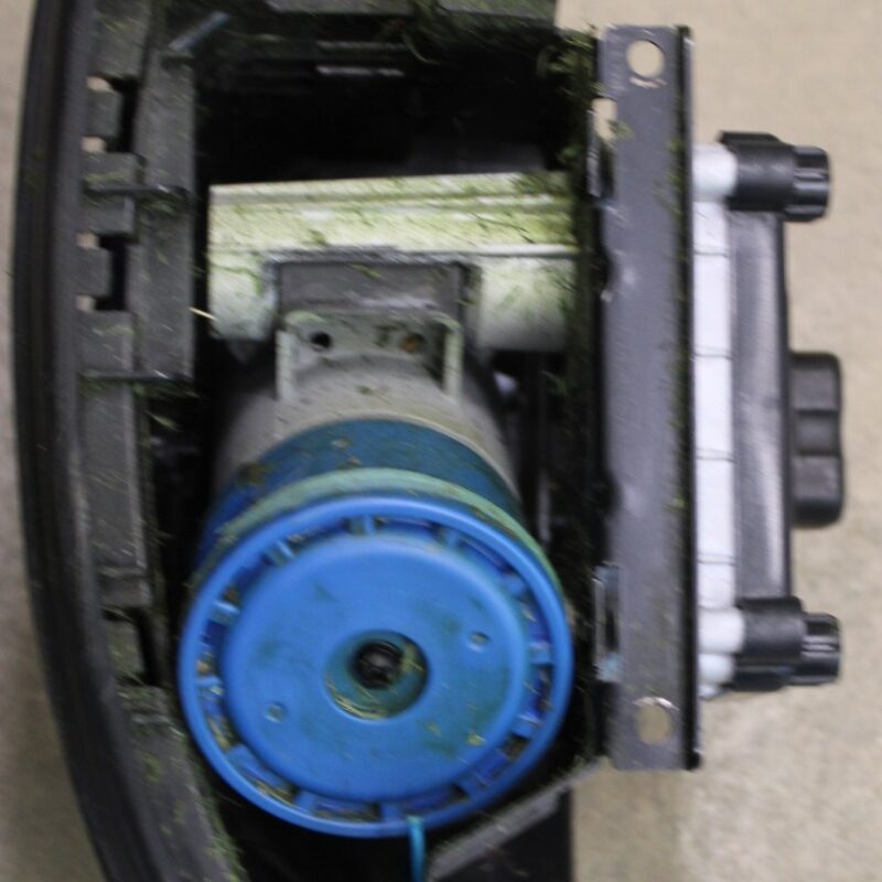 SALE OUT. | Ecovacs Lawn Mower | GOAT A1600 LiDAR PRO | 3000 Ah | White | ITEM USED, DIRTY, SCRATCHED. CRACKED PART BODY - Image 2